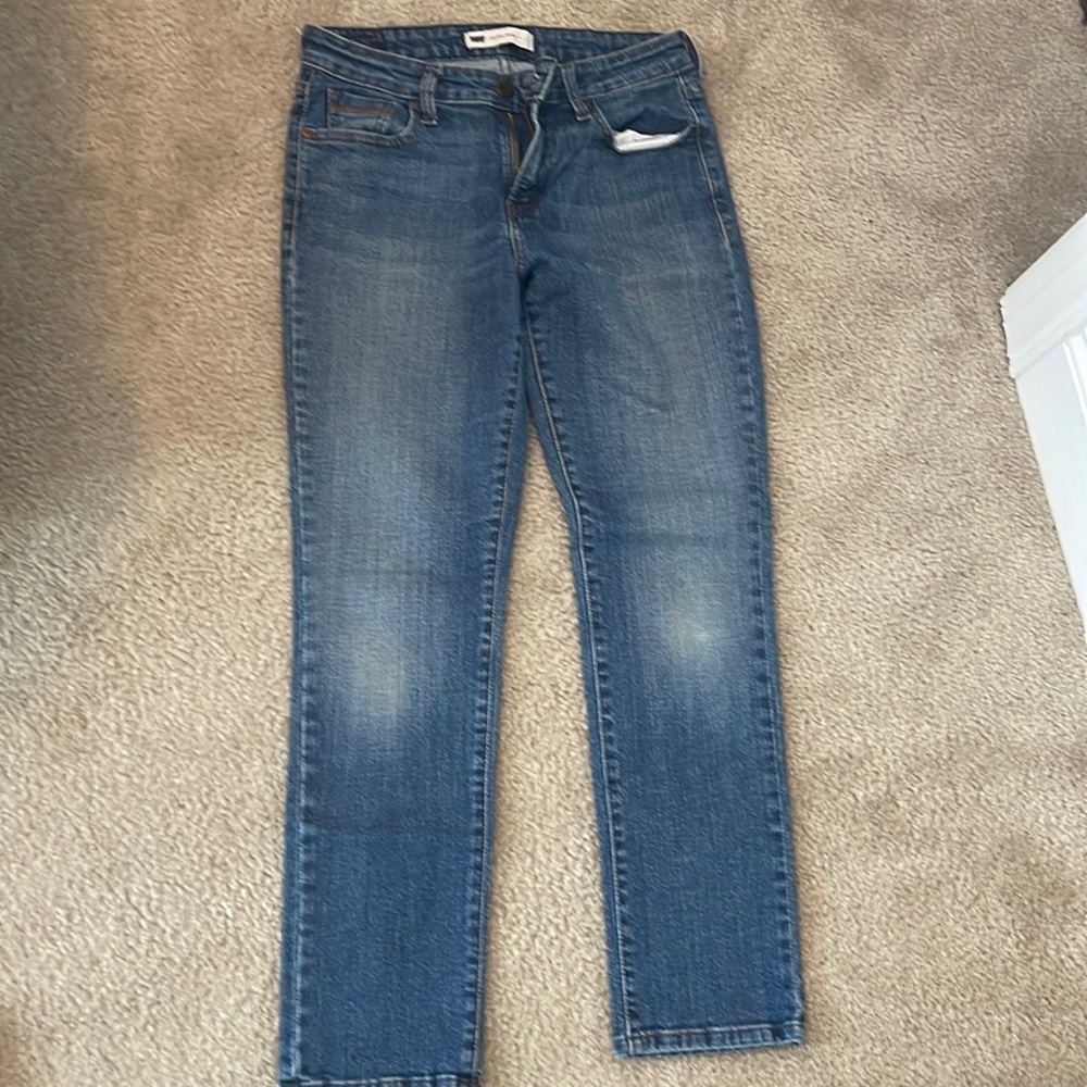 Levi’s mid rise skinny jeans size 8 short.